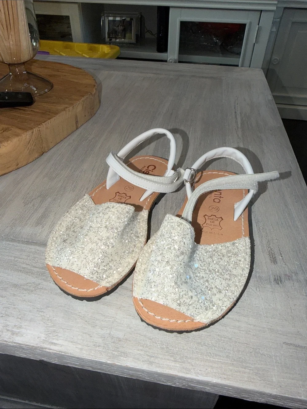 Cienta White Glitter Girls' Ankle-Strap Sandals